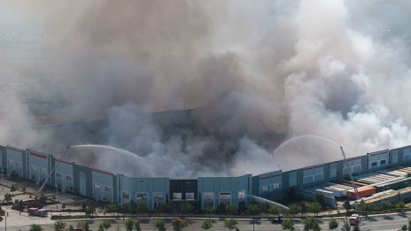 Служител подпали склад заради ниска заплата ВИДЕО