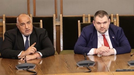 Борисов е слаб и дезориентиран, Пеевски не знае в коя посока да тръгне
