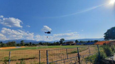 Голям пожар край Лъки, гасят го с "Кугър"-а от Боровец