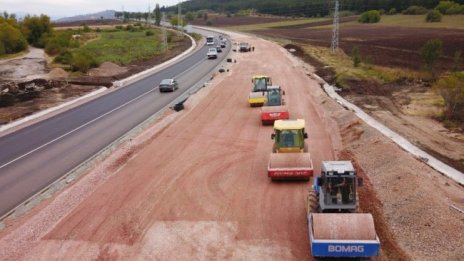 Протест на работници от "Черно море" блокира важни пътища 
