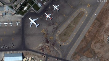 Студентка, опитала се да хване полет от Кабул: Мислех, че ще умра