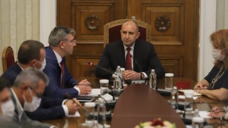Радев и Карадайъ си размениха остри реплики по казуса с гражданството 