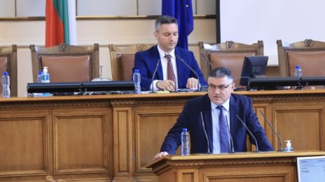 Разчитат "черната кутия" на падналия МиГ-29 до седмица