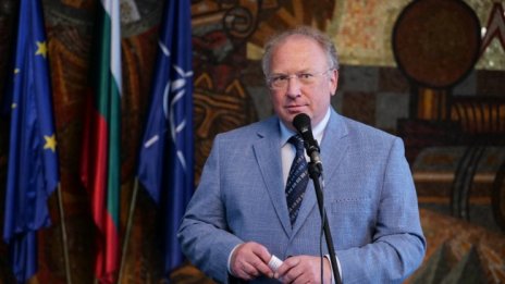 Министър Светлан Стоев пред НАТО: Ще приемем до 70 афганистанци 