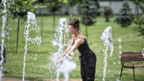 Градусите се качват още във вторник, живакът удря 36&deg;