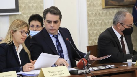 Бюджетът влиза в ресорните комисии на парламента