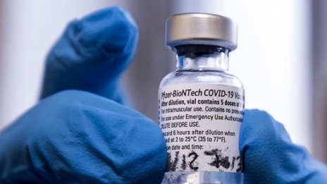 Великобритания поръчва още 35 млн. дози ваксини на Pfizer/BioNTech