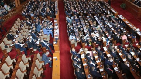 Кой се возил в джипката и кой горил маски на площадите?