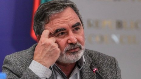 Кунчев зове за задължителни ваксини в два сектора 