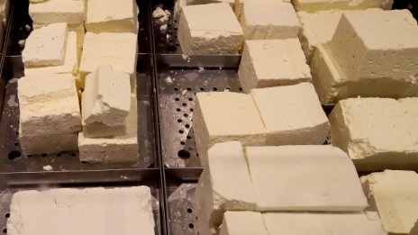 Наредба спира продажбата на насипно сирене с палма от ноември