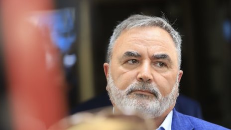 Кунчев до Кацаров: Без концерти и фестивали, по барове и стадиони - със зелен паспорт