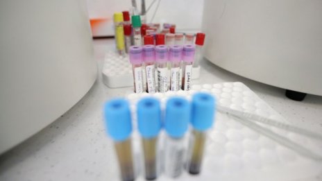В офиса по-лесно да пипнеш COVID-19 отколкото в училище