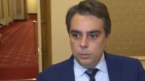 Асен Василев за решенията в НС: 847 млн. няма от къде да се вземат