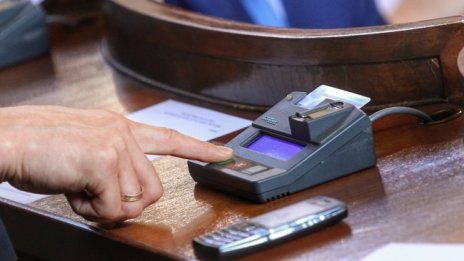 Печелят ли българите от това, че няма кой да носи отговорност? 