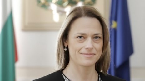 Ива Митева се надява НС да не бъде разпуснато преди сряда 