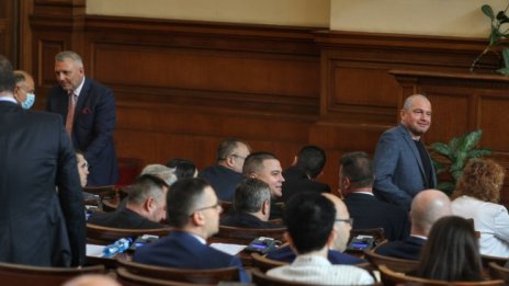 Скандал и в последния работен ден на НС заради "Закон за опинците"