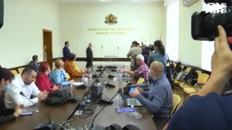 Нови лица влязоха в служебния кабинет: Ще продължи ли промяната?