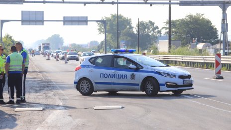 Единият от шофьорите в катастрофата, затворила "Тракия", е с 1,92 промила