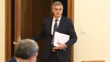 Янев освободи трима зам.-министри