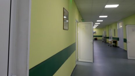 Жена със симптоми на коронавирус е починала пред болницата в Монтана