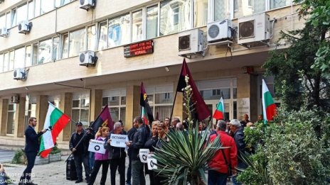 Активисти на ВМРО искаха да влязат в Министерството на енергетиката 