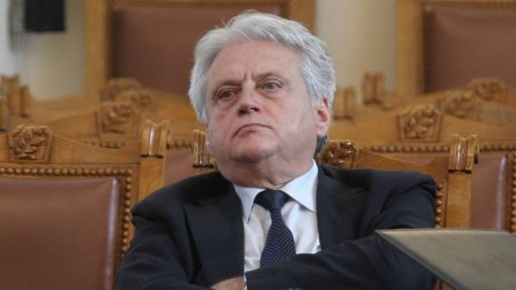 Правителството на Радев на власт от 6 месеца, проблемите се трупали 