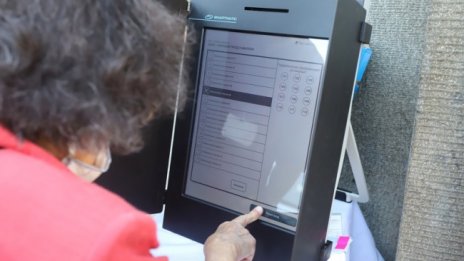 Спряха обществената поръчка за още машини за изборите