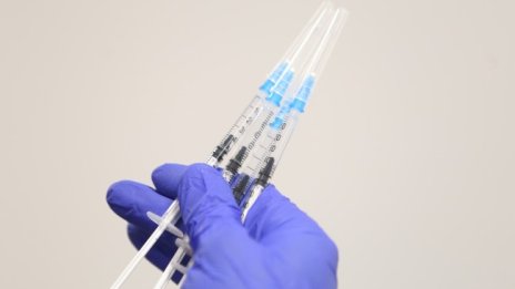 Близо 500 души са с поставена трета доза ваксина срещу COVID-19