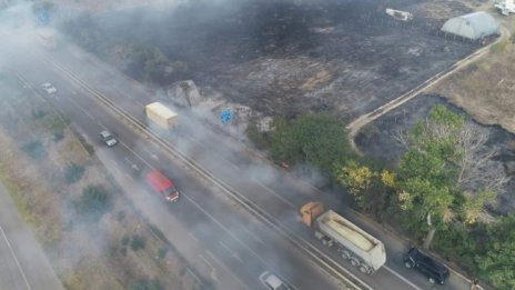 Пожар избухна до летището в Стара Загора