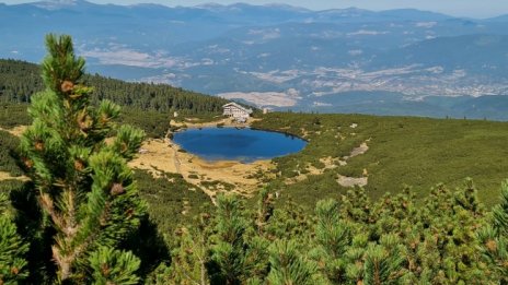 Слънчево, но на места по морето ще преръми