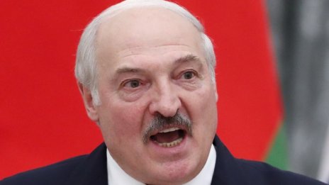 Те избягаха от Лукашенко, но животът извън Беларус също е кошмар 