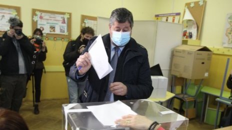 Христо Иванов кани Пеевски на дебат
