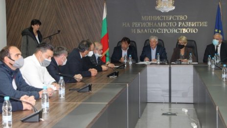 МРРБ: Диалогът с пътните фирми е възстановен, протестите спират