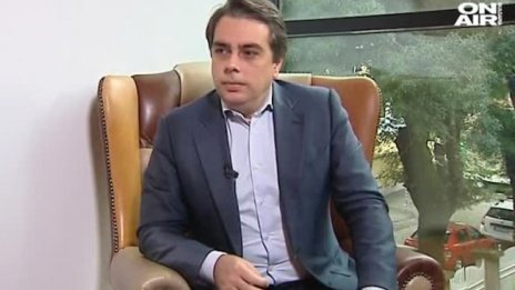 Асен Василев: Влизаме в състезанието, за да сме първи
