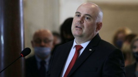 Гешев сезира КС за изземването на активите на Бюрото по защита
