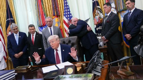 Тръмп за напрежението в Ормузкия проток: Иран се шегува малко ВИДЕО