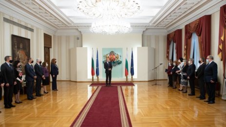 Радев поздрави лекарите, пожела им здраве и непреклонна воля