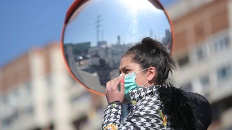 Купуват 3 хил. флакона лекарство от две моноклонални антитела