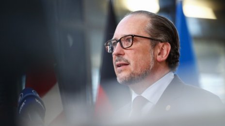 Австрия готви затваряне на неваксинираните при скок на болните