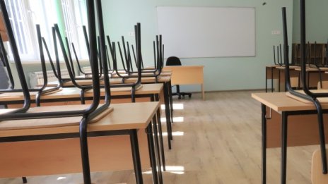Недопустимо: Ресторантите отворени, а децата ни затворени