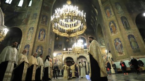 Синодът: Молебени и водосвети за изборите - само в храмовете
