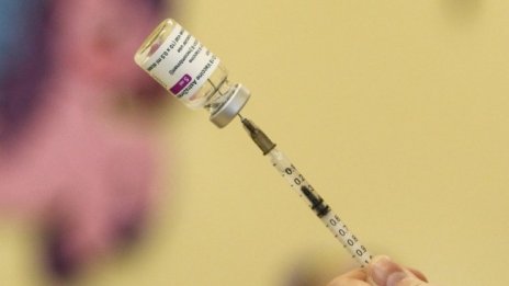 Донев увери: Работодателите не могат да отстраняват хора без ваксина