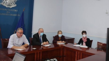 Здравната система под натиск, обмислят спиране на плановия прием 