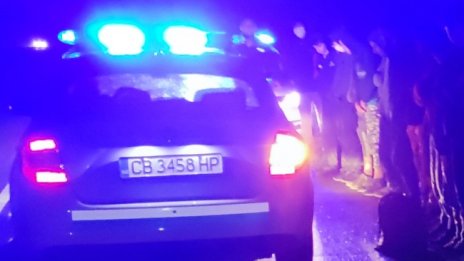 Заловиха мигранти след гонка с полицията в Бургас