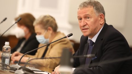Кацаров оптимистично: 200 хил. са с ваксина след въвеждане на сертификата