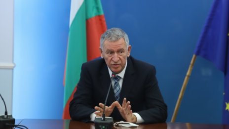 Кацаров: Мерките работят, 250 000 първи дози са поставени за 2 седмици