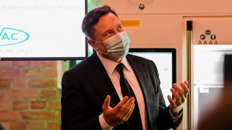Twitter реши: Мъск трябва да продаде 10% от акциите на Tesla