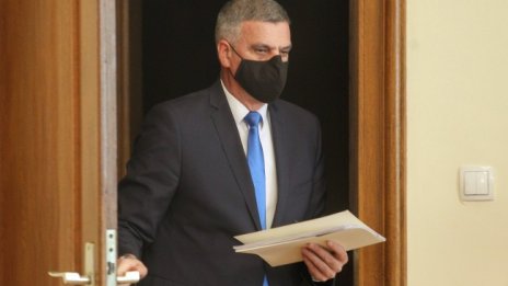 Хазната на плюс, в бюджета постъпили повече данъци 