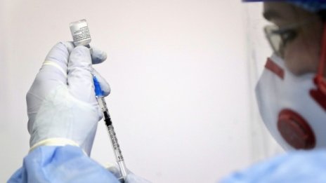 Лекували само 7 души след ваксиниране у нас досега