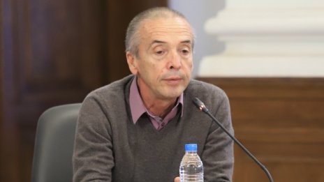 Мaнгърoв: Прeбoлeдувaлите са с по-добра защита от повторно заразяване